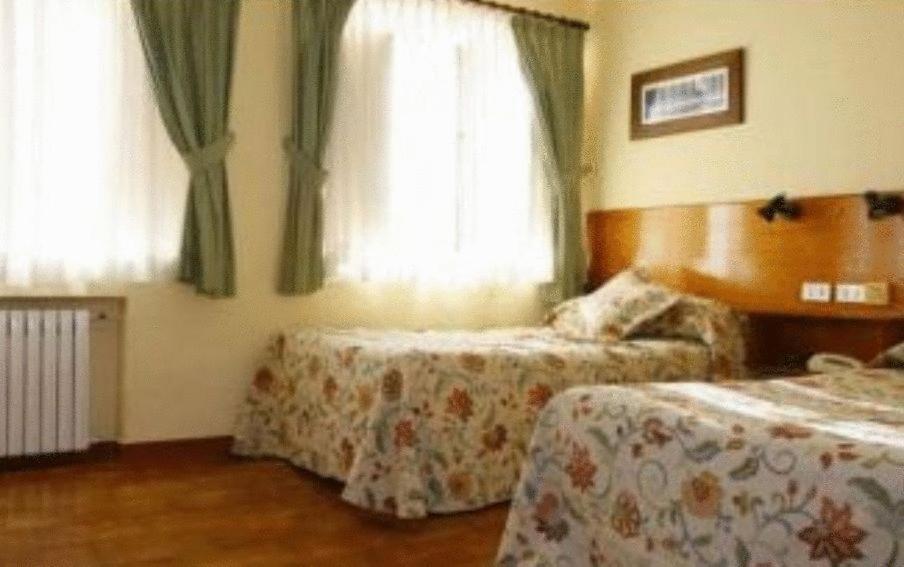 Hotel Roman Castrillon Exterior foto