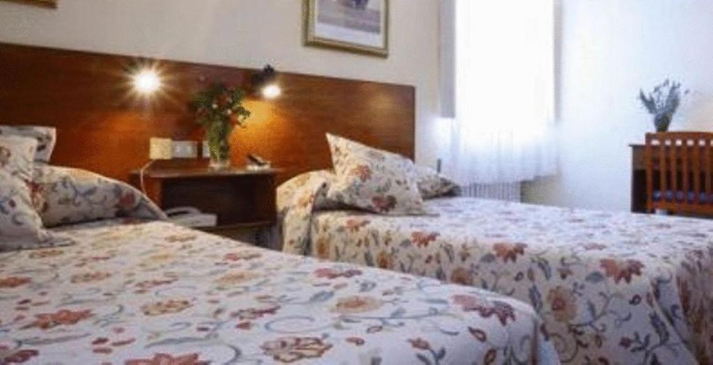 Hotel Roman Castrillon Exterior foto